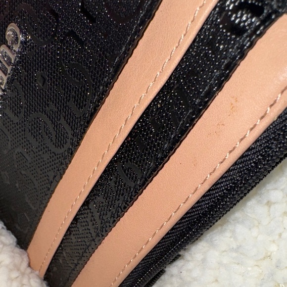 GUESS- Black and Tan Women's Card Holder - Picture 13 of 17